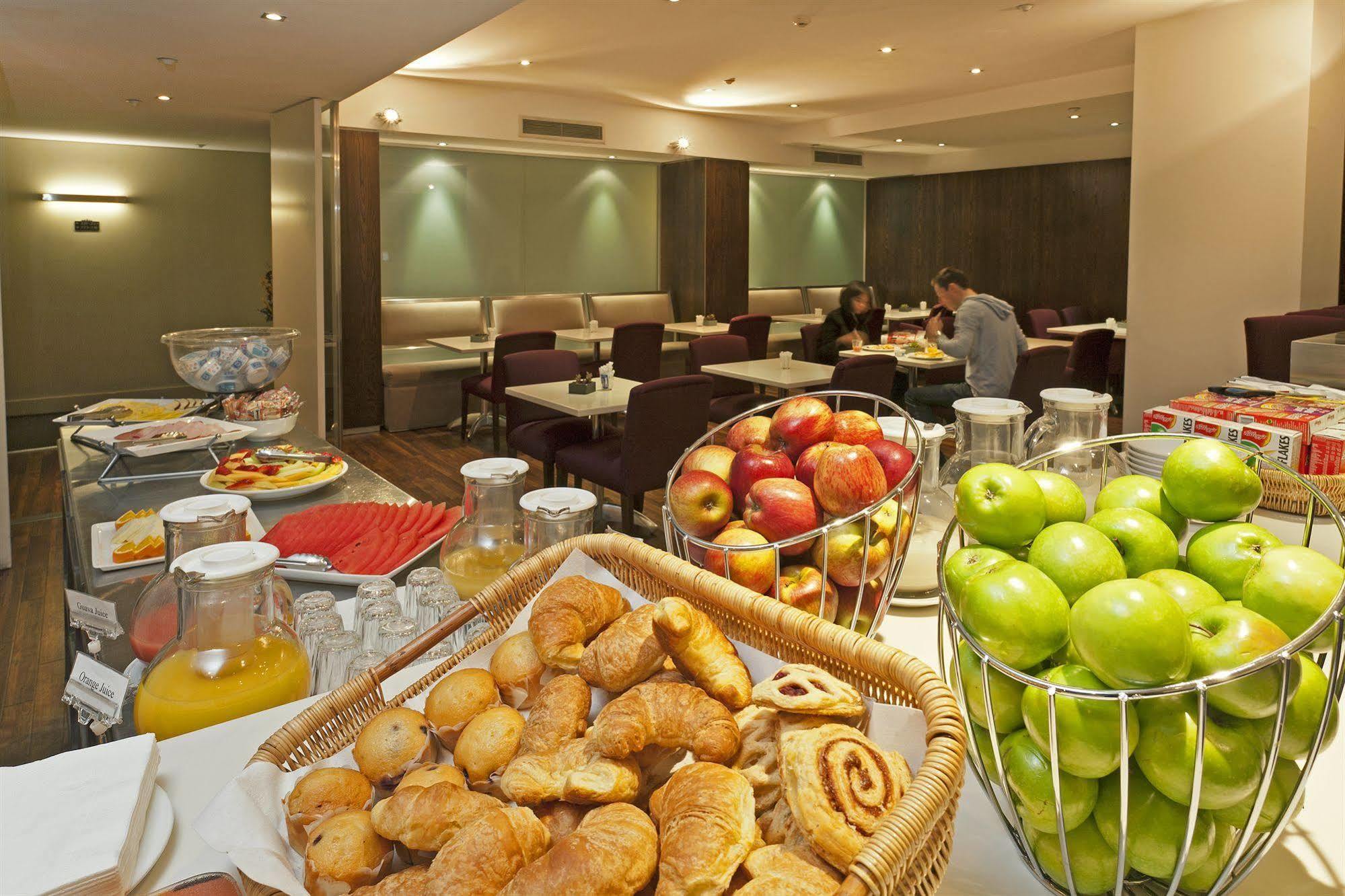 Hotel Causeway Melbourne Restaurant photo